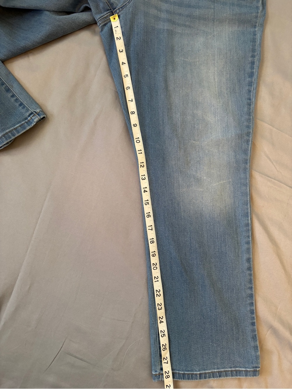St John’s Bay Women’s Light Wash Jeans - Classic Straight Leg, Short Length - Picture 5 of 7